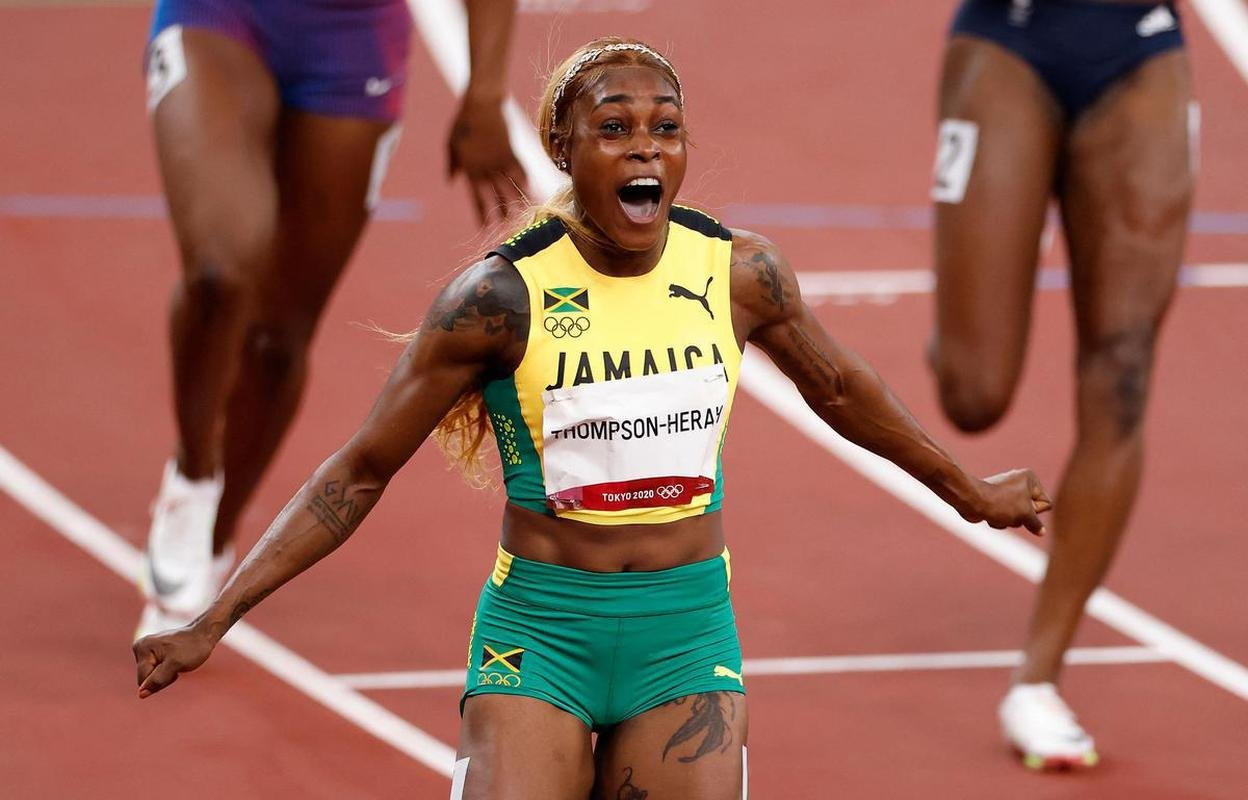 Fotos espetaculares da vitria da jamaicana Elaine Thompson-Herah nos 100m rasos dos Jogos Olmpicos de Tquio com o tempo de 10s61. A velocista quebrou o recorde olmpico e comandou o pdio jamaicano ao lado de Ann Fraser-Pryce, prata, e Shericka Jackson, bronze.