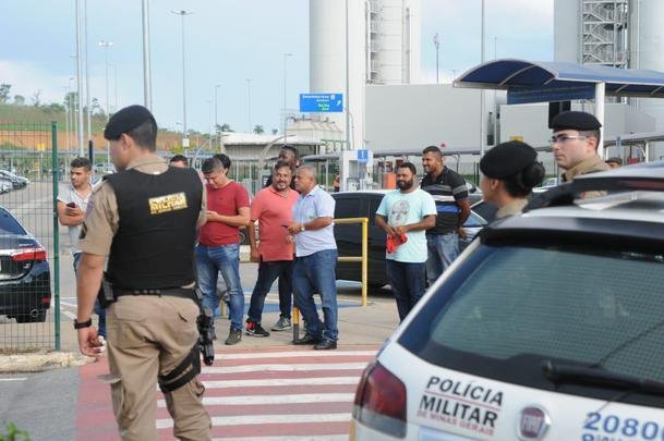 Cruzeiro chegou ao aeroporto de Confins depois de derrota para o Grmio, em Porto Alegre
