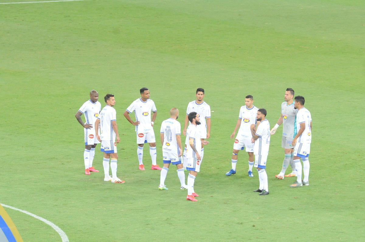 Fotos do jogo entre Cruzeiro e Ponte Preta, no Mineiro, em Belo Horizonte, pela 12 rodada da Srie B do Campeonato Brasileiro