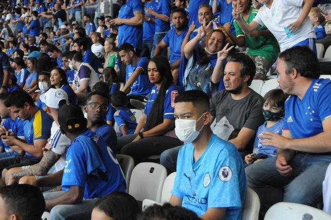 Fotos da torcida do Cruzeiro, no Mineiro, na partida contra a Ponte Preta pela 13 rodada da Srie B do Campeonato Brasileiro. Mineiro recebeu grande pblico mais uma vez