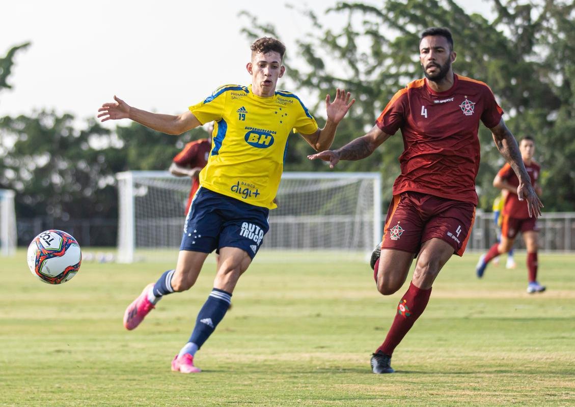 Fotos do jogo-treino entre Cruzeiro e Boa Esporte, disputado na Toca da Raposa II, em Belo Horizonte. Time celeste venceu por 2 a 0, com gols de Stnio