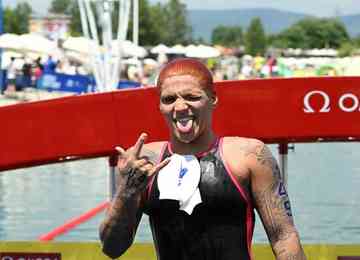 Baiana de 30 anos completou a distância em 5 horas, 24 minutos e 15 segundos e conquistou sua terceira medalha nesta edição do Mundial de Esportes Aquáticos