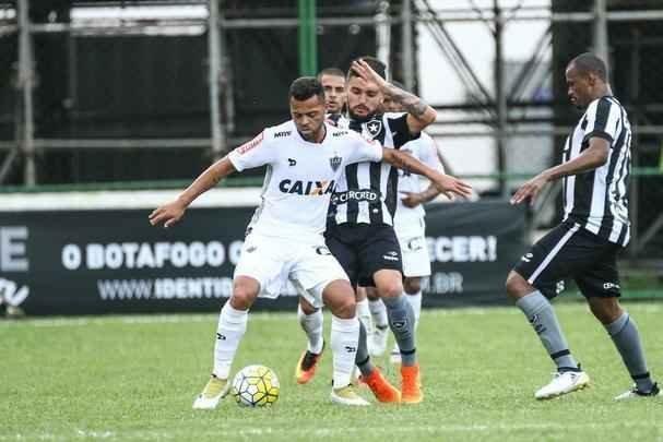 Atltico  derrotado pelo Botafogo, pela 31 rodada do Brasileiro, e fica mais distante do ttulo