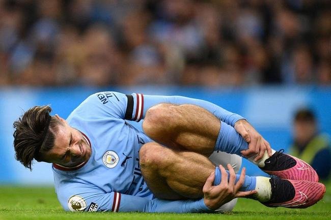 3) Grealish sofreu 804 faltas em 235 jogos