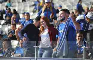 Torcida do Cruzeiro encarou frio e crise de abastecimento para apoiar o time contra o Palmeiras, no Mineiro