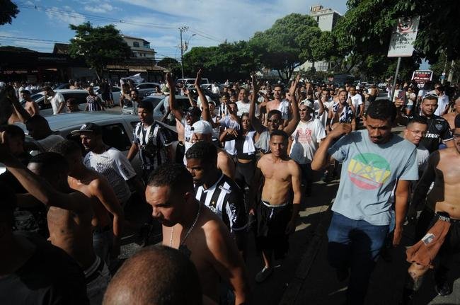 Fotos da chegada da torcida do Atltico ao Mineiro para o clssico contra o Cruzeiro pela nona rodada do Mineiro 