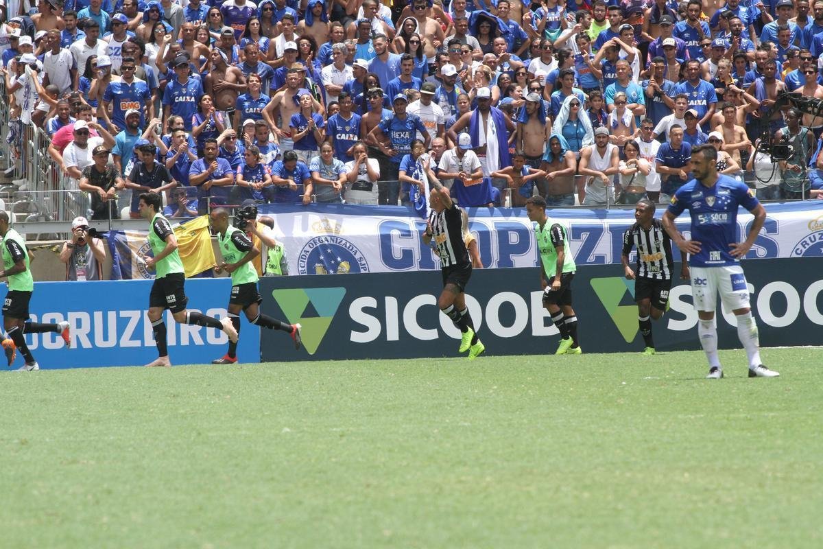 Fbio Santos empatou para o Atltico, tambm em cobrana de pnalti