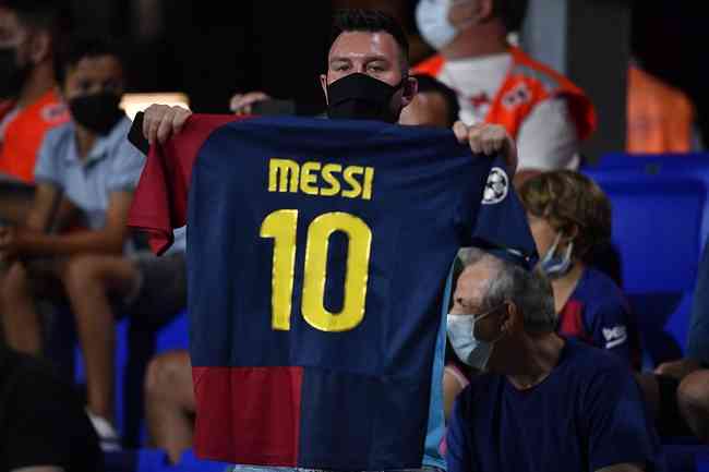 Messi se mudou para o Paris Saint-Germain por causa de questes envolvendo o Fair Play Financeiro