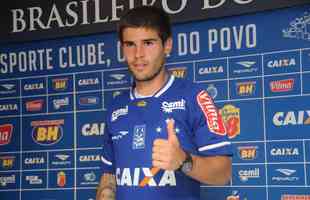 2016 - Federico Gino (volante): parceiro de Arrascaeta nos tempos de Defensor-URU, no teve o mesmo prestgio que o amigo no Cruzeiro e saiu do clube com apenas 11 jogos disputados.