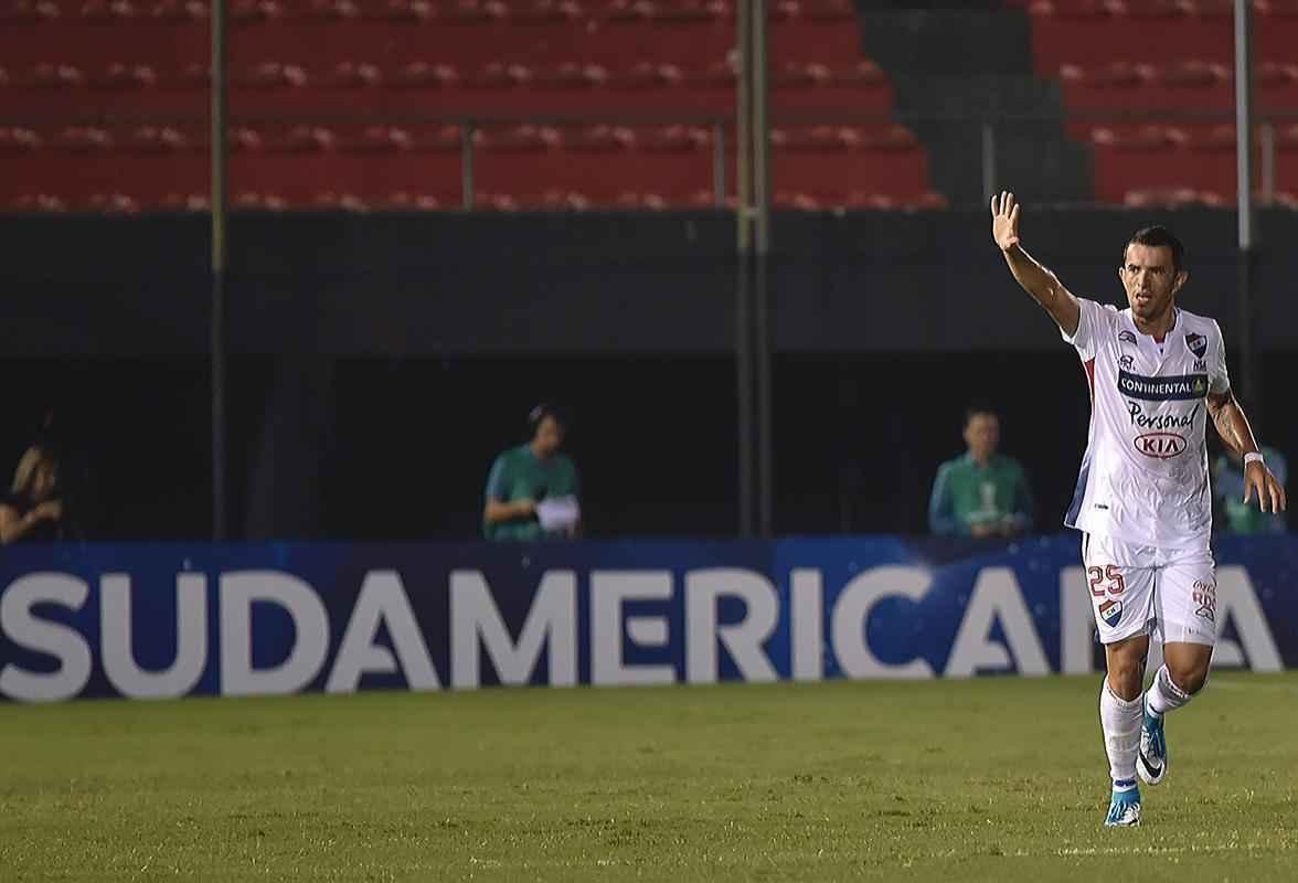 Imagens da partida entre Nacional e Cruzeiro, pela primeira fase da Copa Sul-Americana