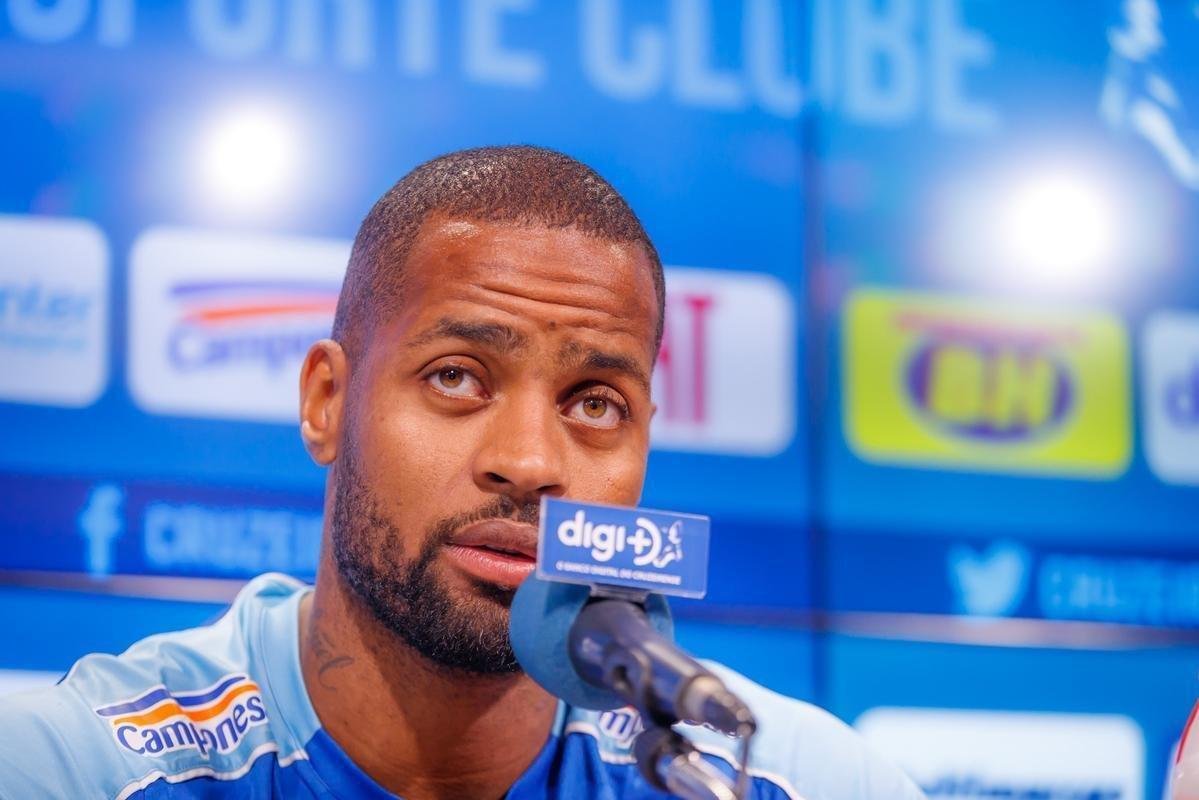 Treino do Cruzeiro nesta segunda-feira, na Toca da Raposa II. Time de Rogrio Ceni enfrenta o Cear na quarta-feira, s 19h30, no Castelo, em Fortaleza, pela 21 rodada do Campeonato Brasileiro