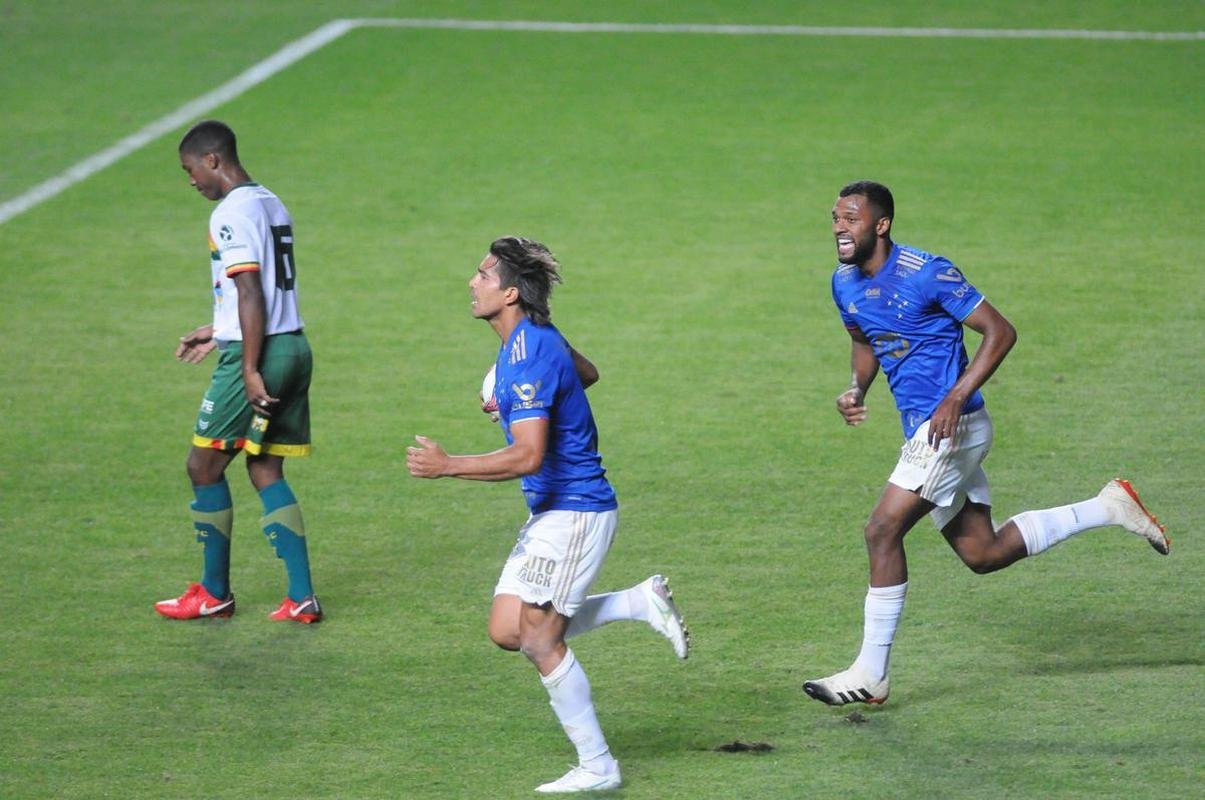 Fotos do duelo entre Cruzeiro e Sampaio Corra, no Independncia, em Belo Horizonte, pela 18 rodada da Srie B do Campeonato Brasileiro