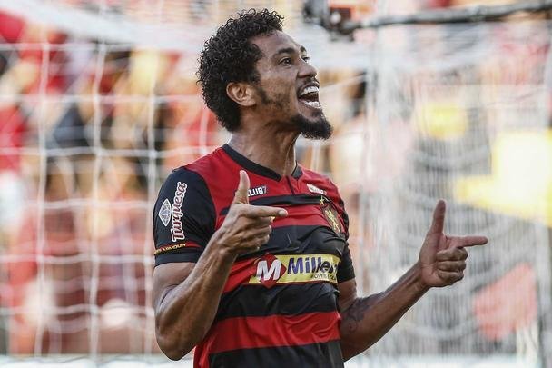 Contra o Salgueiro, dois gols e a confirmação da artilharia do Pernambucano