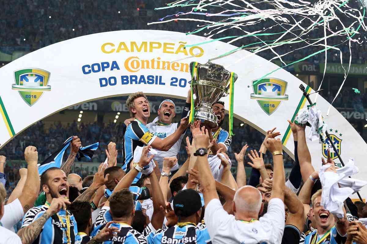 6º Grêmio - único time gaúcho no ranking, o Grêmio venceu três Campeonatos Gaúchos (2018, 2019 e 2020), uma Copa do Brasil (2016) e uma Libertadores (2017). 