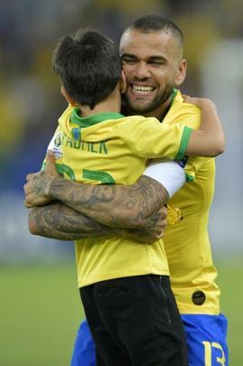 Seleção Brasileira derrota Peru por 3 a 1, conquista Copa América e ergue a taça no Maracanã; veja as fotos da festa do Brasil