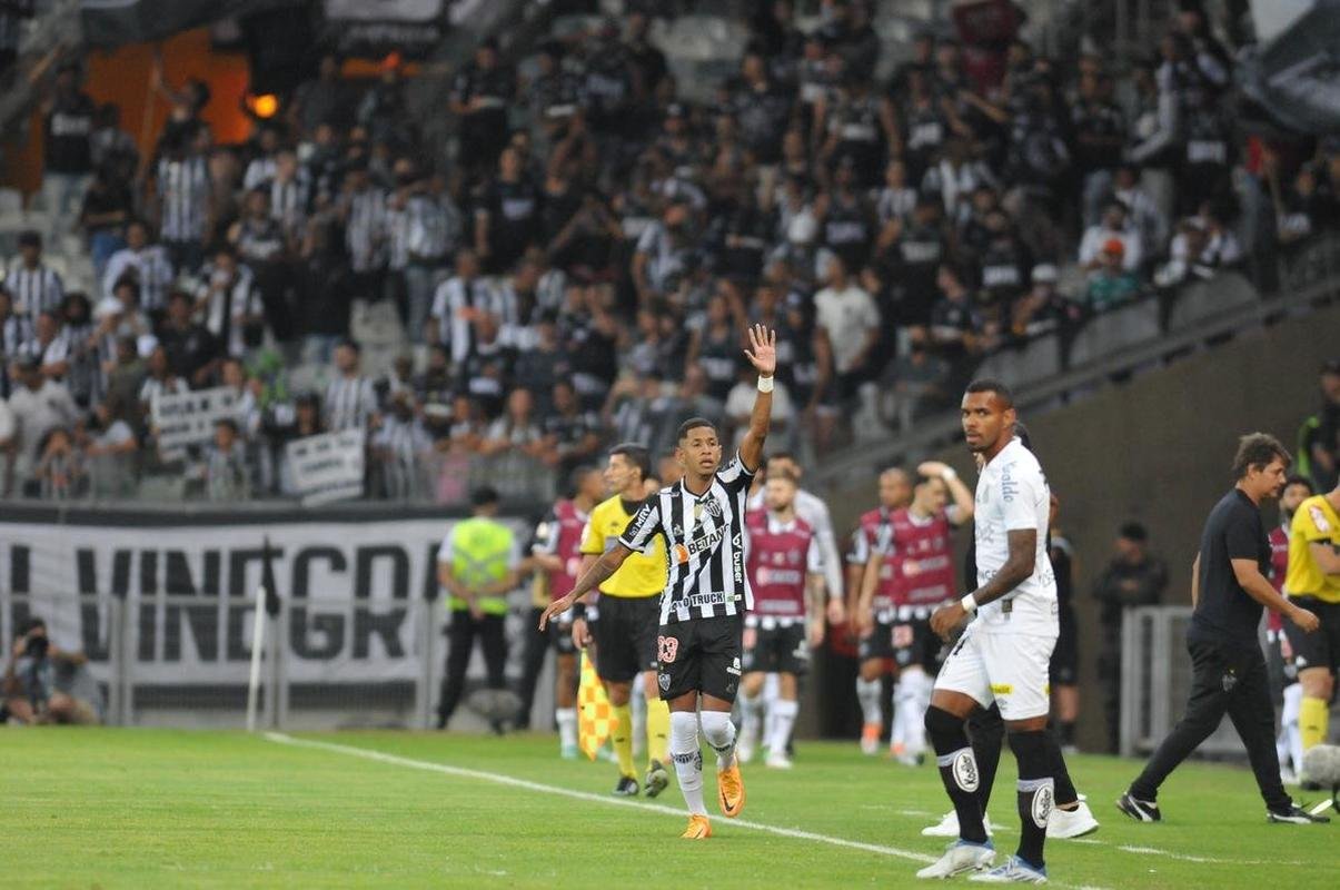 Fotos do jogo entre Atltico e Santos, no Mineiro, em Belo Horizonte, pela 11 rodada do Campeonato Brasileiro