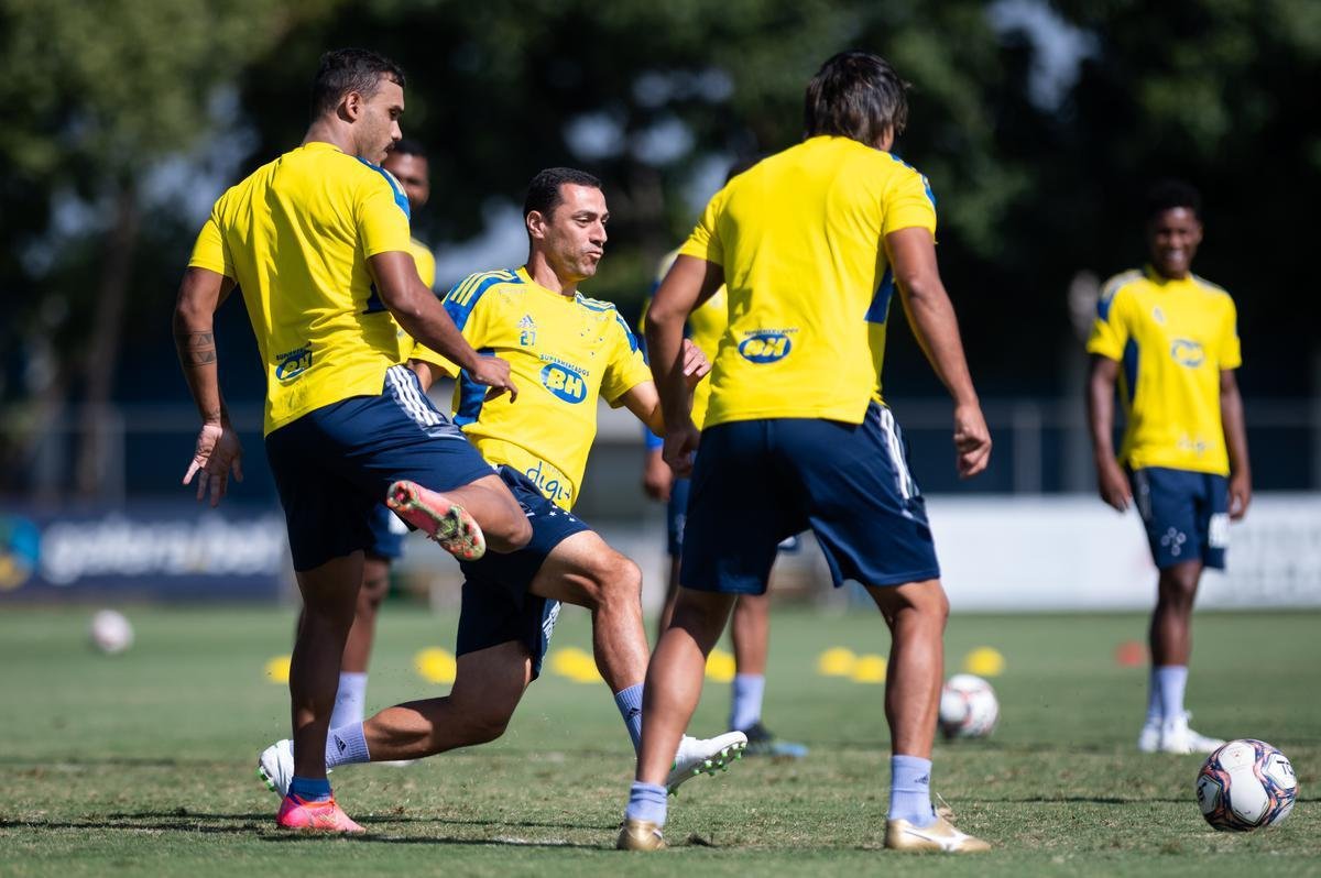 Cruzeiro precisa vencer o Amrica por dois gols de diferena para ir  final do Mineiro 