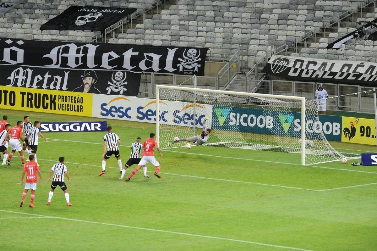 No segundo tempo, o Tombense saiu na frente, com gol de pnalti de Rubens. Logo depois, Sasha empatou para o Galo, aps falha pontual do goleiro Felipe. 