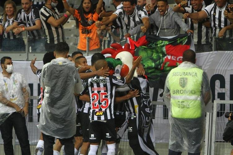 Festa de Hulk com os dois marcados sobre o Juventude no Mineiro