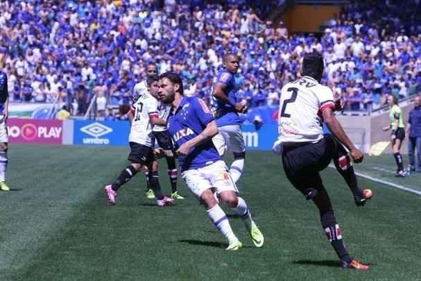 Imagens de Cruzeiro x Santa Cruz, pela 22 rodada do Brasileiro, no Mineiro