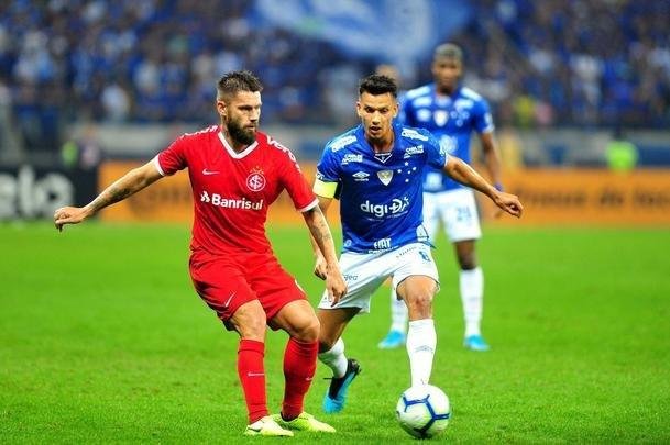 Fotos do primeiro tempo do duelo entre Cruzeiro e Internacional, no Mineiro, pela semifinal da Copa do Brasil