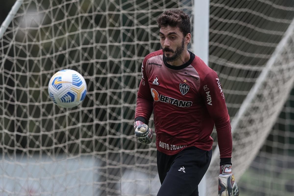 Aps a vitria por 2 a 1 sobre o Cuiab, neste domingo (24), pelo Campeonato Brasileiro, o elenco do Atltico se reapresentou e treinou na tarde desta segunda-feira (25), na Cidade do Galo, em Vespasiano. As atividades visaram o duelo de volta da semifinal da Copa do Brasil, contra o Fortaleza, que ocorrer na quarta-feira (27). Por ter vencido o jogo de ida por 4 a 0, no Mineiro, o Galo tem vaga encaminhada na deciso do principal torneio mata-mata do pas.