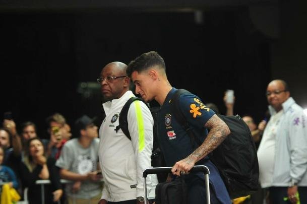 Seleo Brasileira deixou hotel Ouro Minas na noite desta quarta-feira e se despediu de Belo Horizonte, onde venceu a Argentina por 2 a 0 na semifinal da Copa Amrica. Reta final de treinos ser na Granja Comary, em Terespolis. Deciso est marcado para domingo, s 17h, no Maracan
