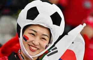 Torcedores de Coreia do Sul e Portugal no jogo vlido pela ltima rodada do Grupo H da Copa do Mundo 