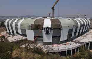 Instalao do escudo do Atltico e do primeiro letreiro da Arena MRV

