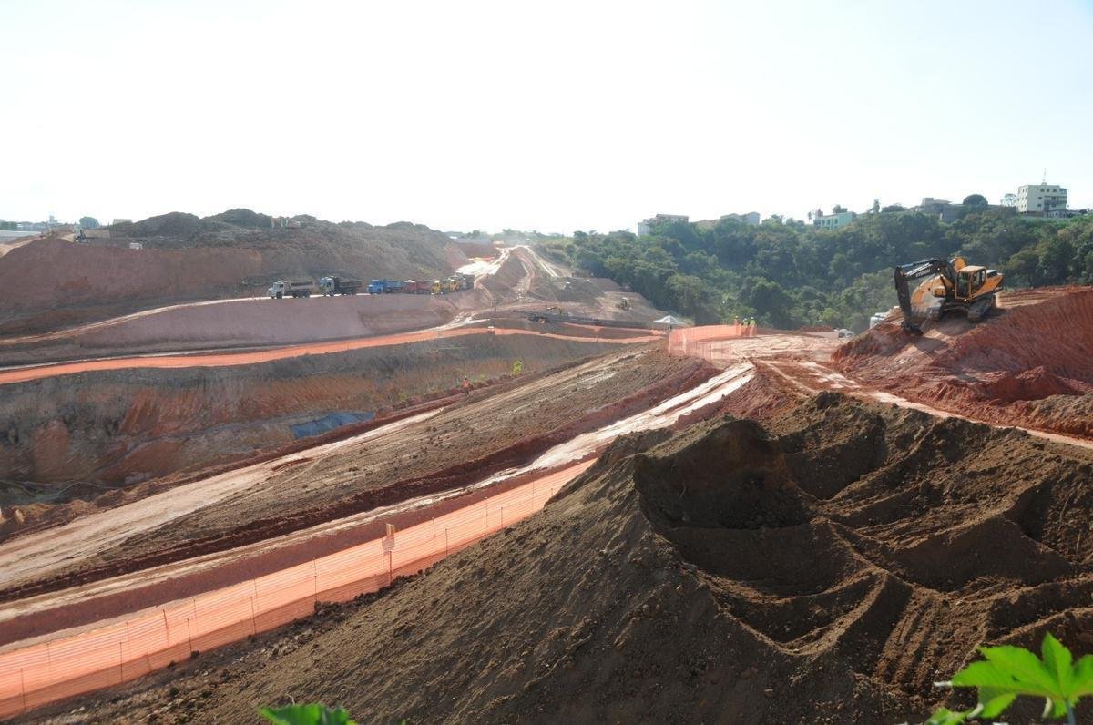 17/07/2020 - Novas fotos da obra de construo da Arena MRV, do Atltico, no bairro Califrnia, em Belo Horizonte. J se passaram 88 dias desde o incio das obras do estdio, ainda em etapa de terraplanagem