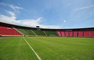 Torcida faz festa em aeroporto para receber o tricampe�o Brasileiro