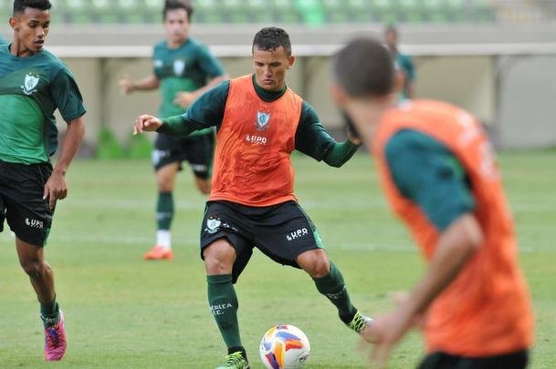 Raul (lateral-esquerdo) - j havia atuado pelo Amrica em 2014. A pedido do tcnico Givanildo Oliveira, retornou ao clube em 2015. Somadas as duas passagens, foram 34 partidas. Em 2017, Raul conquistou a Srie C pelo CSA-AL. No ano seguinte, vestir a camisa do Ituano.