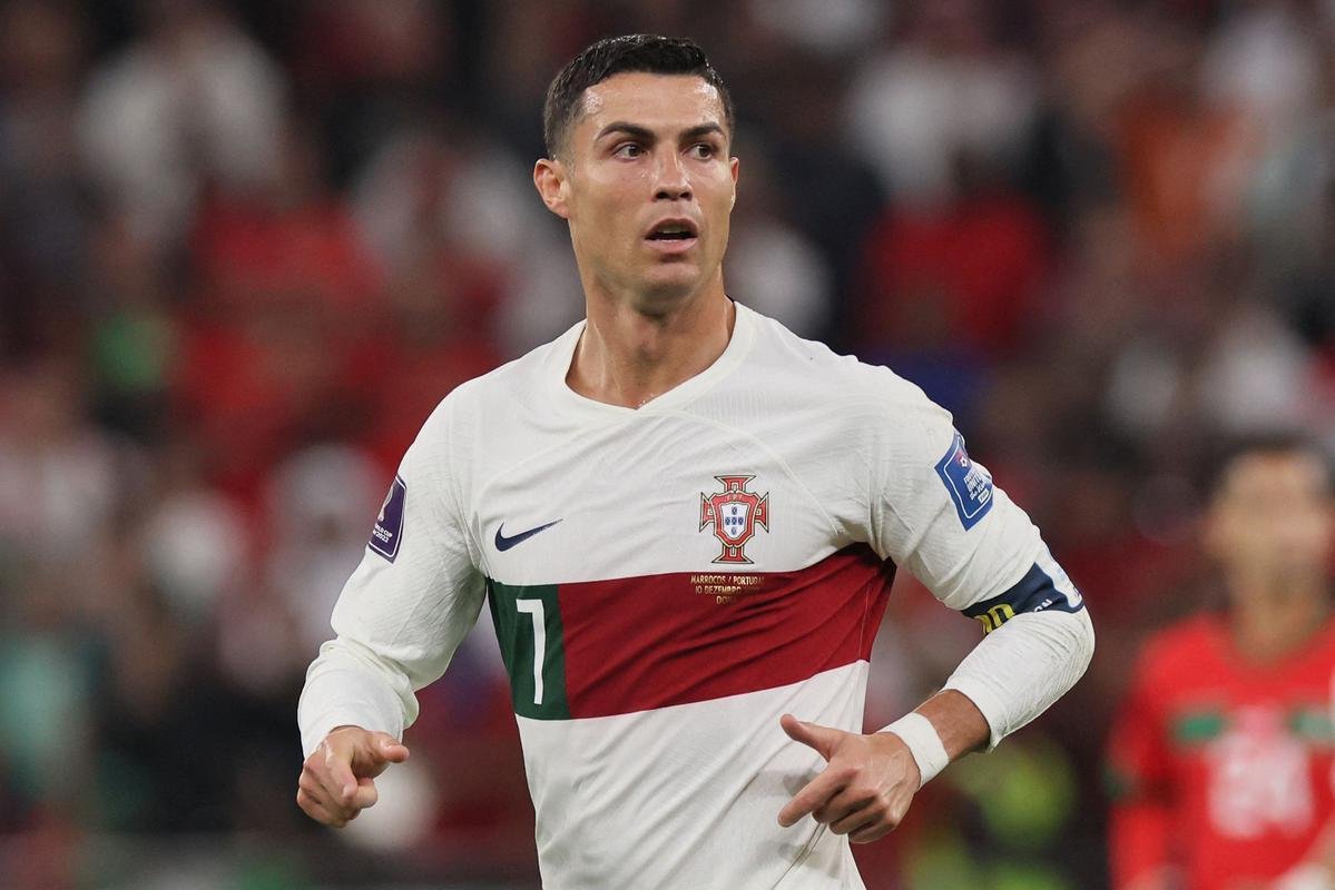 Cristiano Ronaldo chorou muito ao deixar o gramado aps a eliminao de Portugal diante de Marrocos
