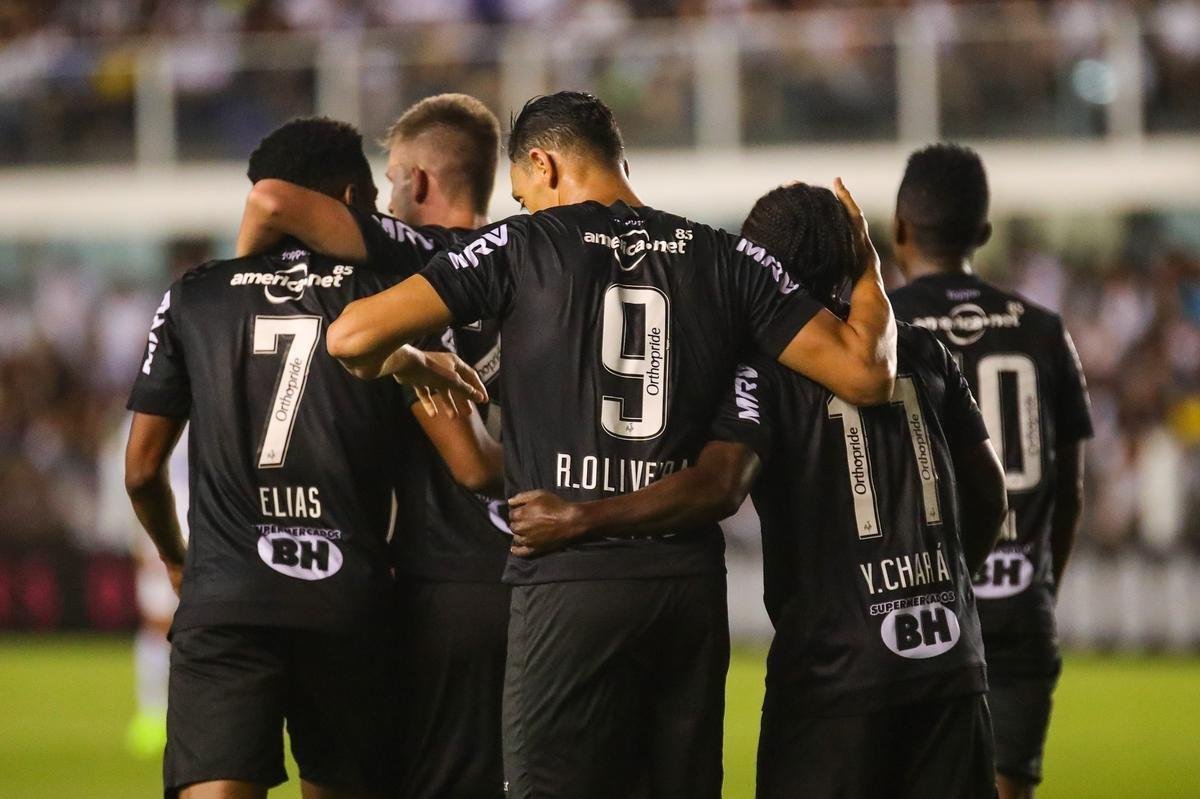 Na Vila Belmiro, Atltico  derrotado pelo Santos por 3 a 2, pela 37 rodada do Campeonato Brasileiro 