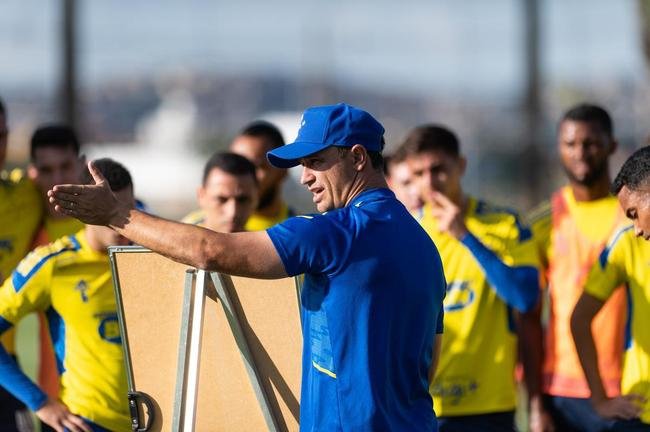 Fotos do treino do Cruzeiro nesta quinta-feira (6/5), na Toca da Raposa II