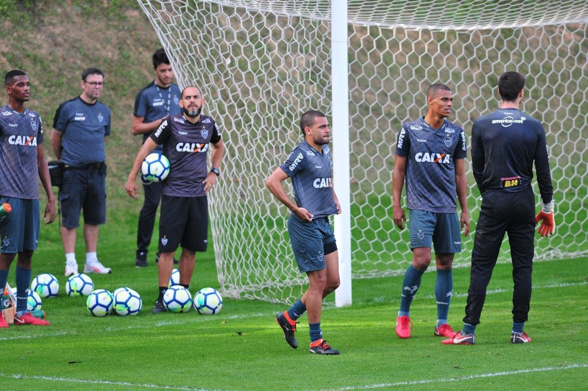 Fotos da apresentao e primeiro treino de Leandrinho no Atltico