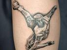 Golao de voleio de Richarlison na Copa vira tatuagem em torcedor do Flu