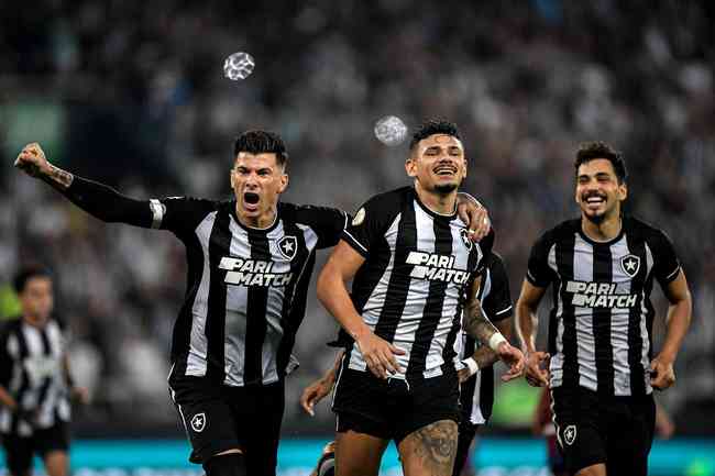 Botafogo lidera o Campeonato Brasileiro e seu grupo na Sul-Americana