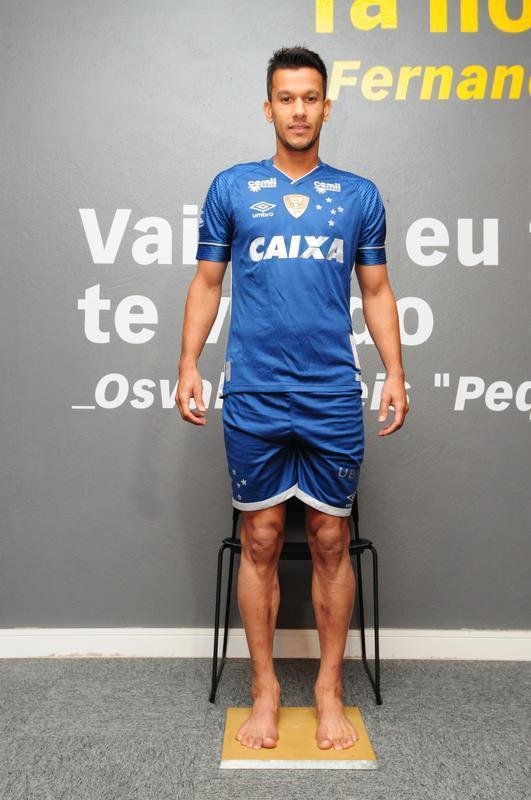 Henrique foi homenageado antes da partida contra o Atltico-PR