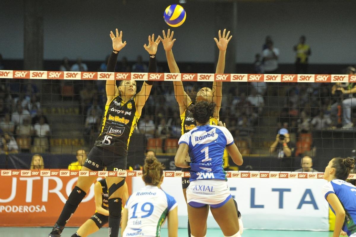 Minas x Praia: veja fotos da primeira partida da final