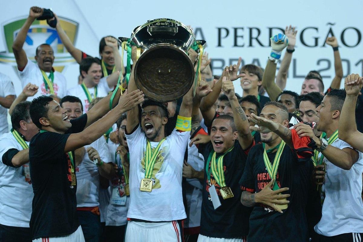 3 - Flamengo 2 x 0 Athletico-PR - 2013 - Maracan - Copa do Brasil - R$ 9.733.785,00