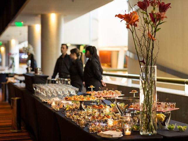 O hotel que abriga o Atltico tem cassino, shopping, spa, piscina, academia e quadras 