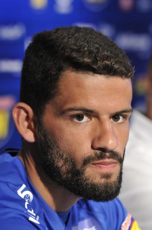 Cruzeiro apresentou o volante Jadson e o lateral-direito Luis Orejuela, primeiros reforos para a temporada