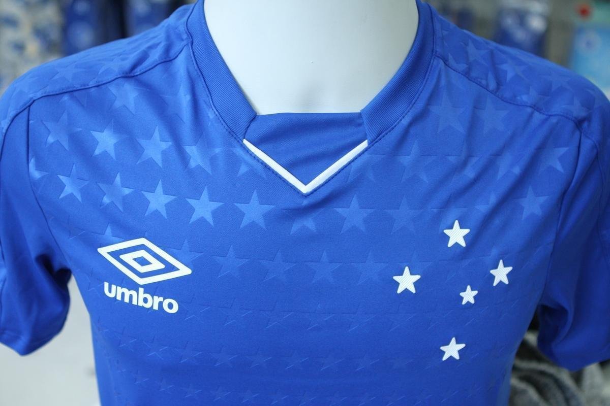 Imagens da camisa principal do Cruzeiro para a temporada de 2019