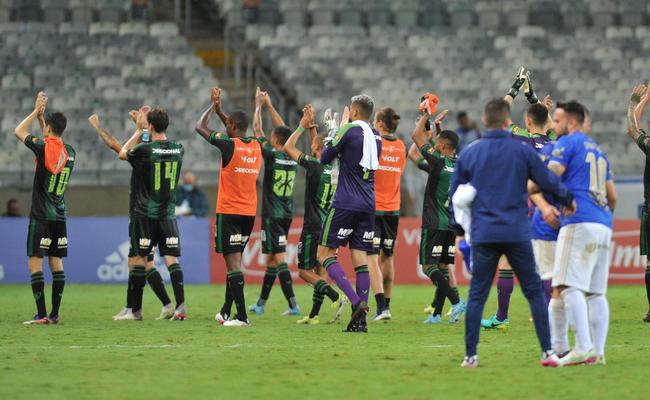 Com gols de Patric e Al, Amrica venceu o Cruzeiro por 2 a 0 nesta quarta-feira (2), no Mineiro