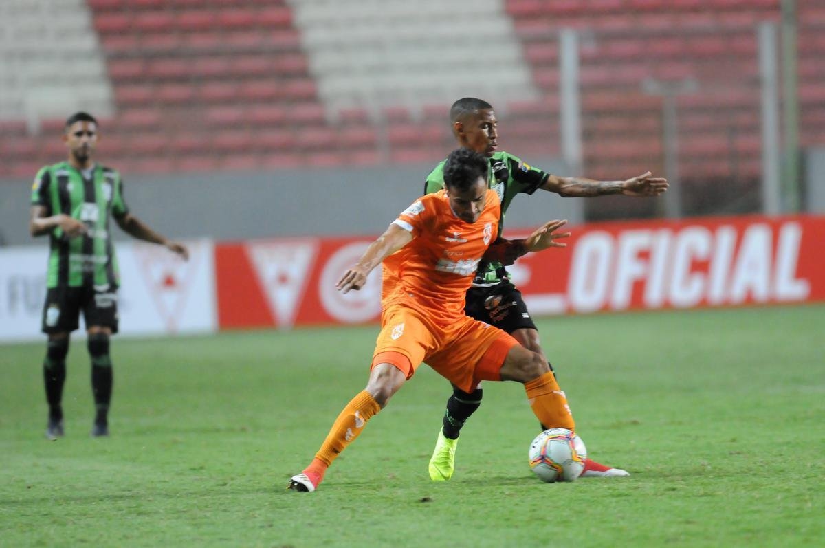 Com gols de Felipe Augusto e Al, Amrica venceu Coimbra por 2 a 0, nesta segunda-feira, no Independncia, pela sexta rodada do Campeonato Mineiro