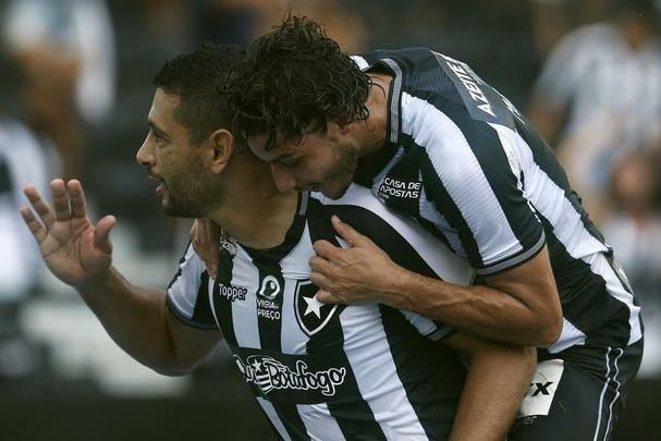 Fotos da vitória do Botafogo sobre o Atlético, por 2 a 1, no Engenhão, pela 18ª rodada do Brasileiro