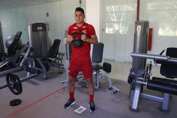 Mantendo a escrita de ter jogadores estrangeiros no elenco, o atacante paraguaio Guillermo Paiva acertou com o Náutico após defender o Zamora, da Venezuela, no qual chegou a disputar a Libertadores. O atacante pertence ao Olimpia, do Paraguai.