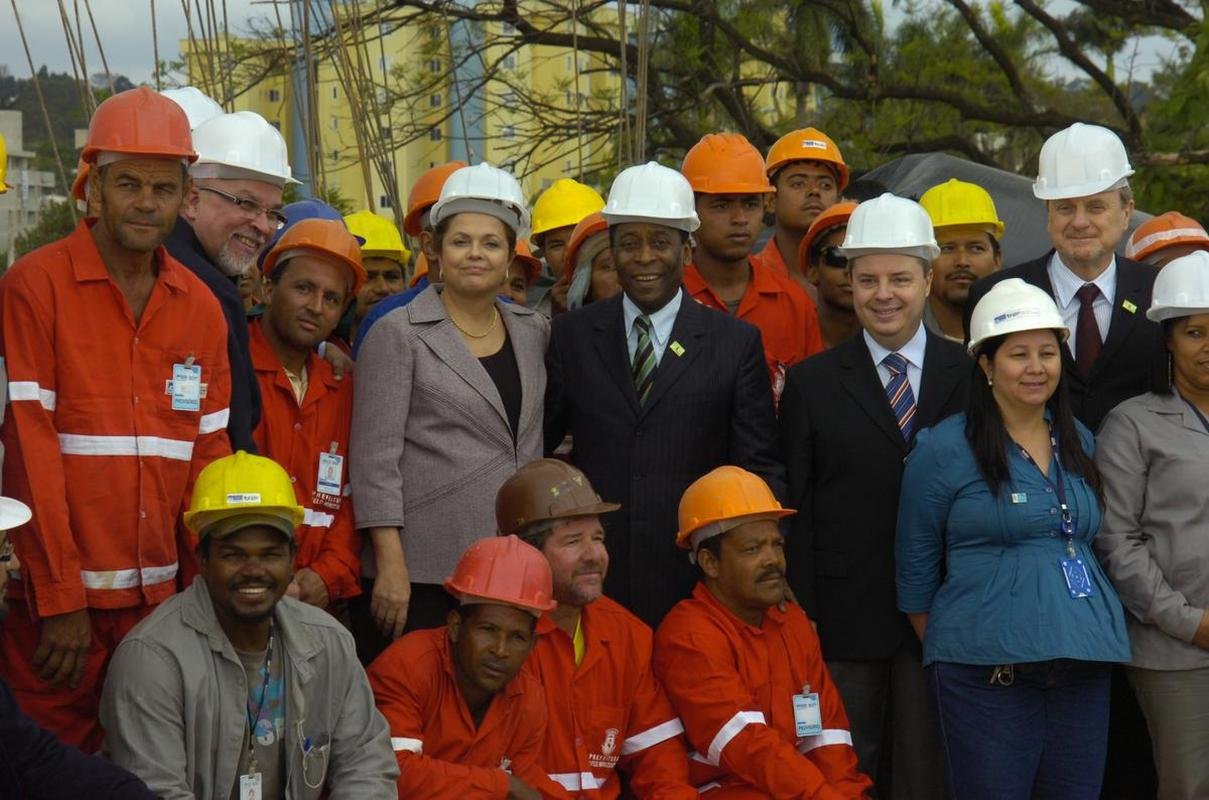 Em 2011, Pel visitou as obras de modernizao do Mineiro para a Copa do Brasil de 2014. Evento contou com a presena da presidente da Repblica Dilma Rousseff, do governador de Minas Antonio Anastasia e do prefeito de Belo Horizonte Mrcio Lacerda