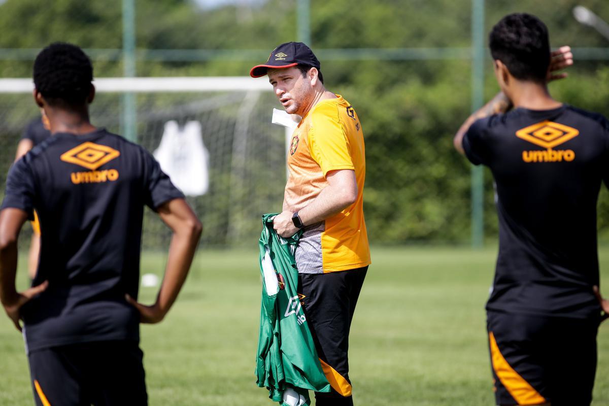 Nesta quinta-feira, sob o comando do treinador Daniel Paulista, Sport realizou primeiro trabalho ttico aps retorno s atividades
